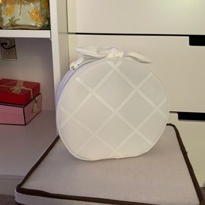 💄NWOT Estee Lauder train case 🧳